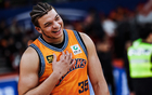 CBA杯：洛夫頓助陣，上海大勝晉級；疆滬決賽爭冠。