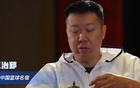 中國籃球下滑，王治郅斥手機癮，姚明苦笑。