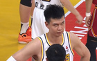 山西球迷圍堵廣廈大巴，罵聲大場面驚，CBA需重罰。