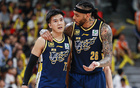 季后賽八強揭曉，廣東男籃勝上海，杜鋒激動。