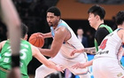 新疆外援勞森高效表現，19次出手得18分16板7助3帽。