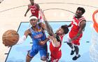 亞歷山大38+6晉級4-0，MVP實力；莫蘭特缺席，湖人舊將難救主。