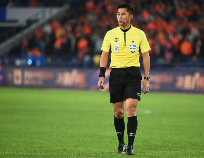 馬寧執法，亞冠零牌吹日本隊17次犯規。為何？